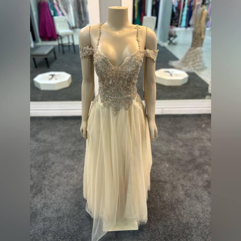 size Large. champagne color. aline ballgown. high slit. tulle. off the shoulder.